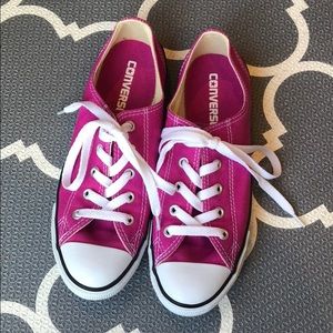 Converse shoes in size 7